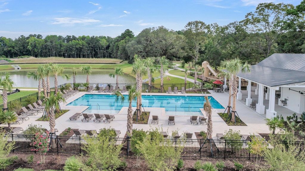 Image 23 of property listing at 528 O'Leary Circle, Summerville, SC 29483