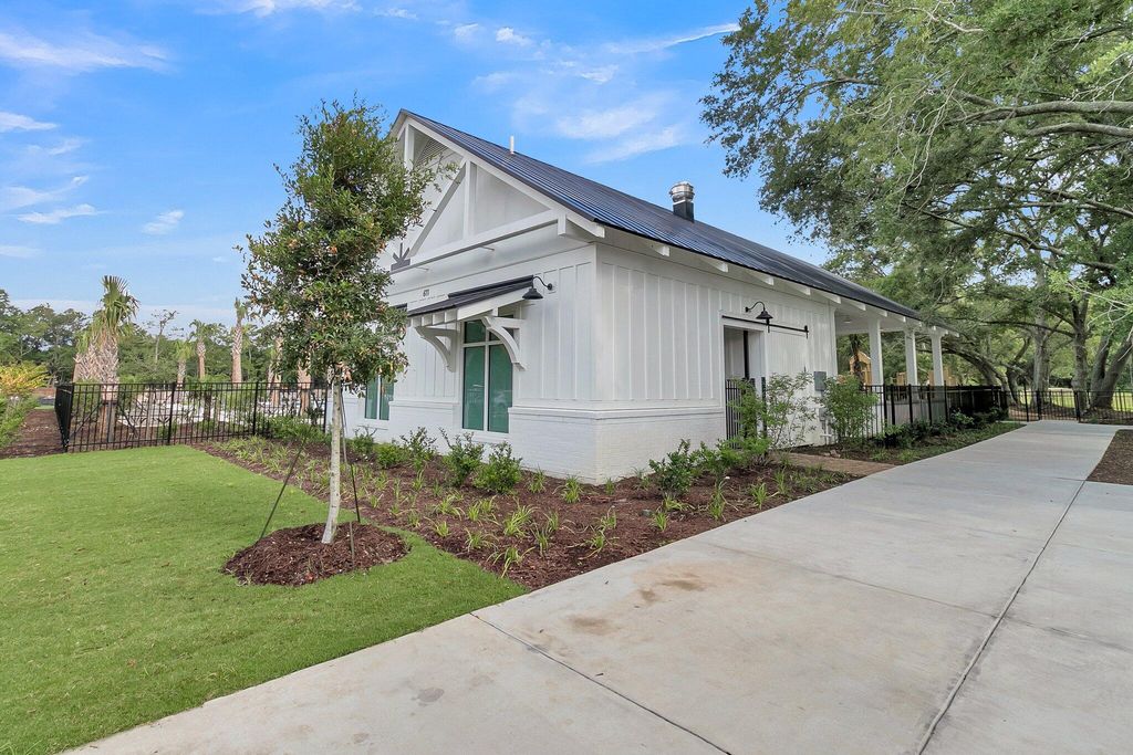 Image 32 of property listing at 528 O'Leary Circle, Summerville, SC 29483