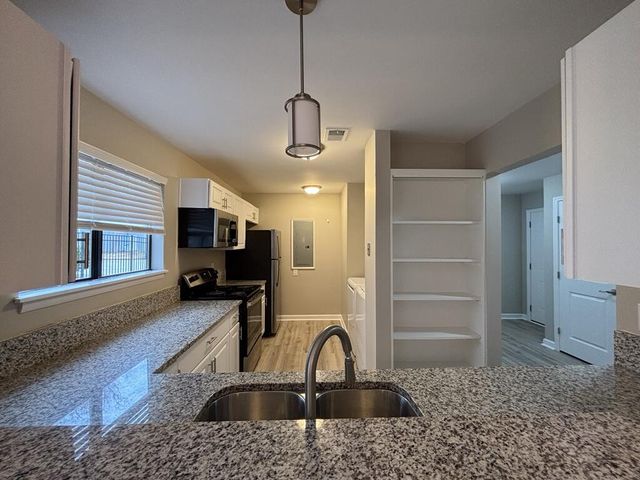 8483 Yadkin Circle Apt D, North Charleston, SC 29406