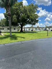 10 Tangerine CT, Lehigh Acres, FL 33936