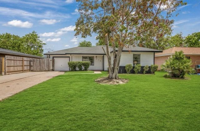 1412 W 10th Street, Freeport, TX 77541