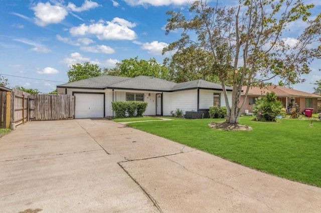 1412 W 10th Street, Freeport, TX 77541