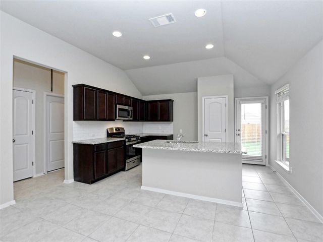 208 Trailside LN, Bastrop, TX 78602