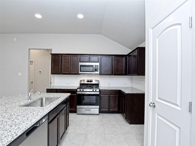 208 Trailside LN, Bastrop, TX 78602