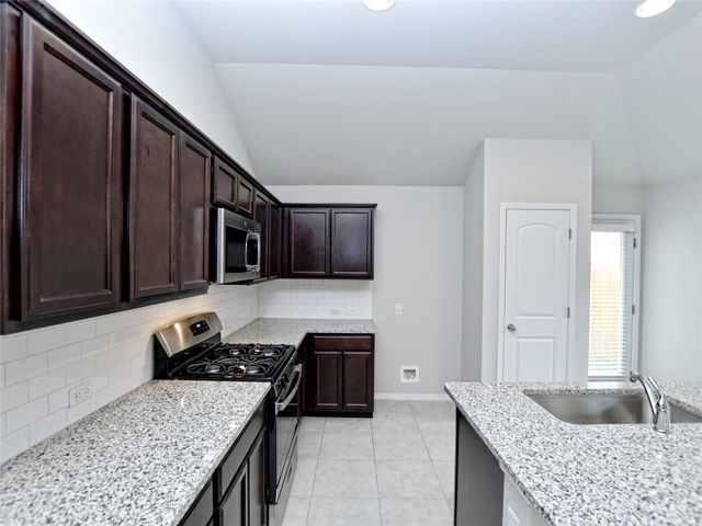 208 Trailside LN, Bastrop, TX 78602