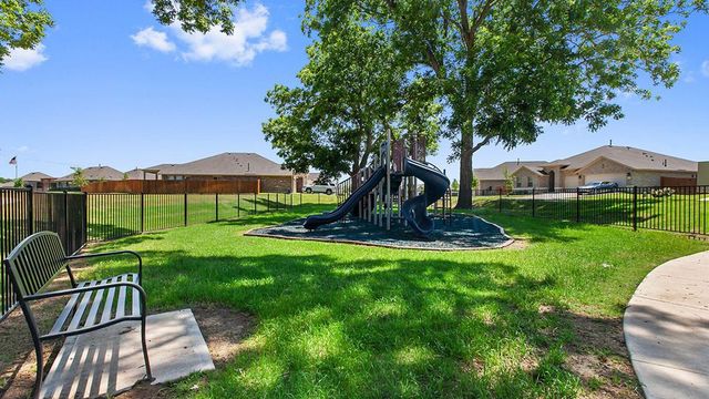 208 Trailside LN, Bastrop, TX 78602