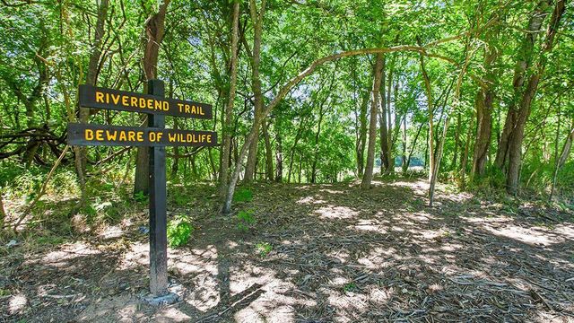 208 Trailside LN, Bastrop, TX 78602