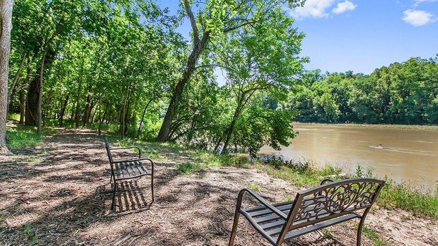 208 Trailside LN, Bastrop, TX 78602