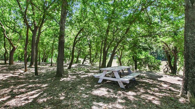 208 Trailside LN, Bastrop, TX 78602