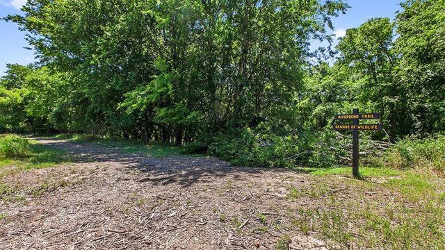 208 Trailside LN, Bastrop, TX 78602