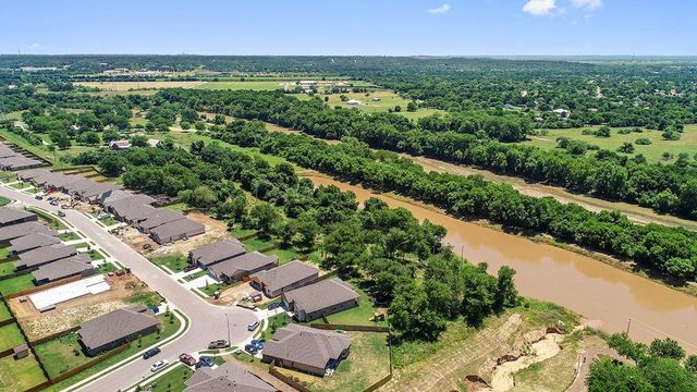 208 Trailside LN, Bastrop, TX 78602
