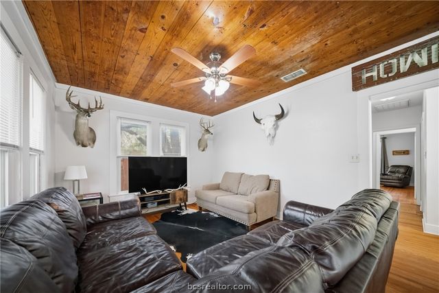 404 Ayrshire Street, College Station, TX 77840