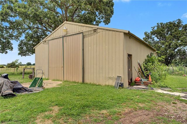 22934 Leonard Ranch Road, Gravette, AR 72736