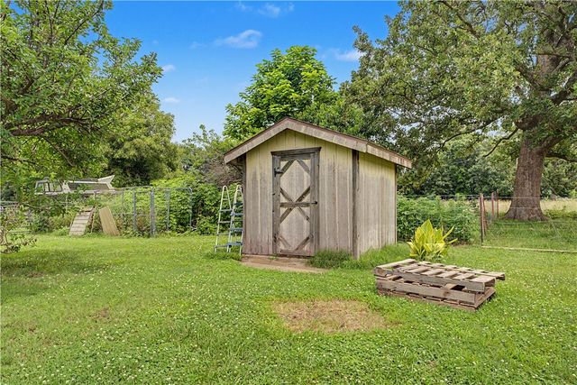 22934 Leonard Ranch Road, Gravette, AR 72736