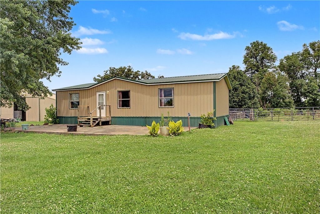 22934 Leonard Ranch Road, Gravette, AR 72736
