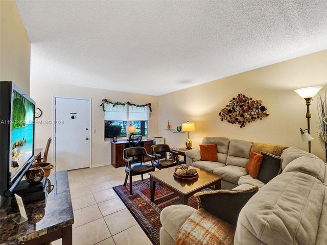 251 SW 134th Way 110M, Pembroke Pines, FL 33027