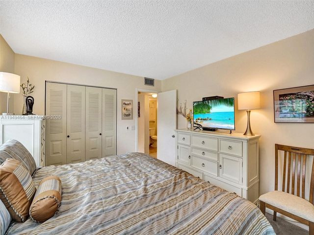 251 SW 134th Way 110M, Pembroke Pines, FL 33027