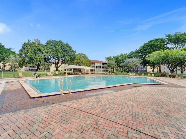 251 SW 134th Way 110M, Pembroke Pines, FL 33027