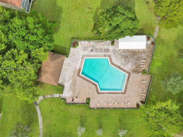 251 SW 134th Way 110M, Pembroke Pines, FL 33027