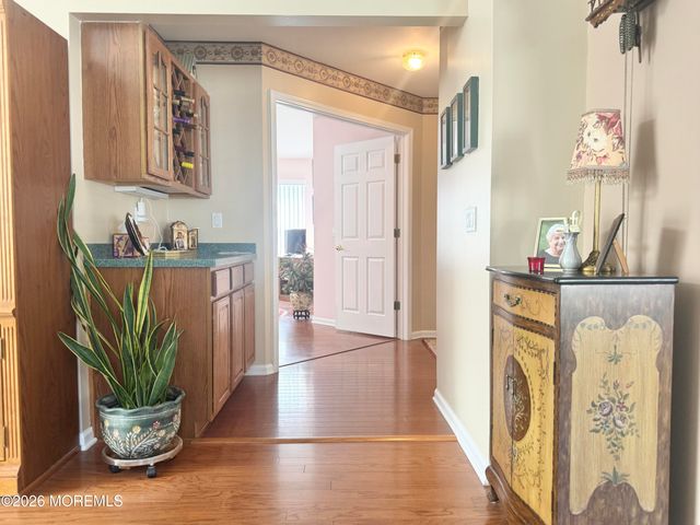 18 Skyline Drive, Lakewood, NJ 08701