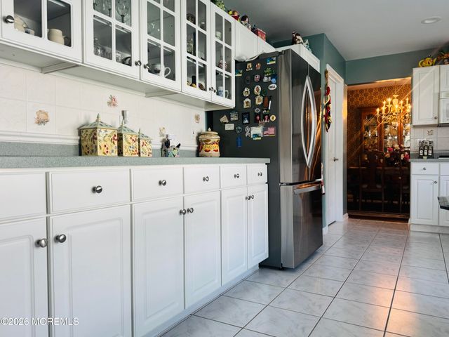 18 Skyline Drive, Lakewood, NJ 08701