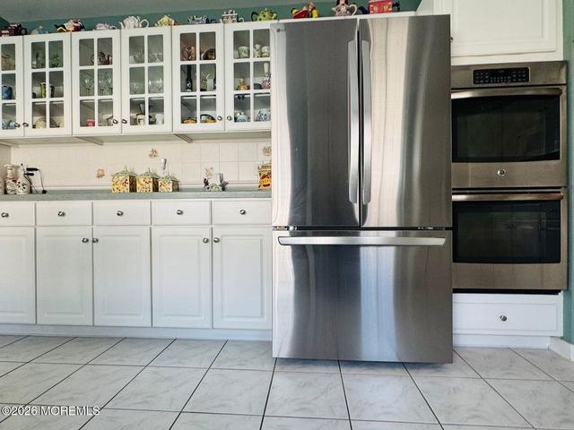 18 Skyline Drive, Lakewood, NJ 08701