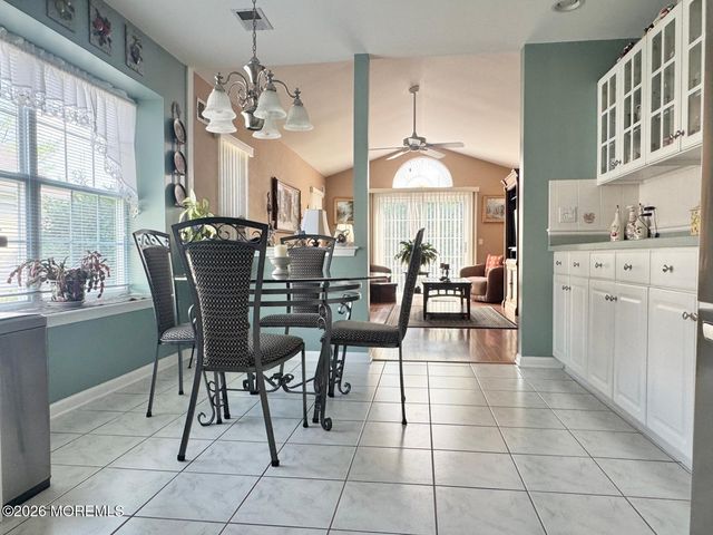 18 Skyline Drive, Lakewood, NJ 08701