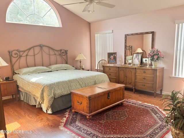 18 Skyline Drive, Lakewood, NJ 08701
