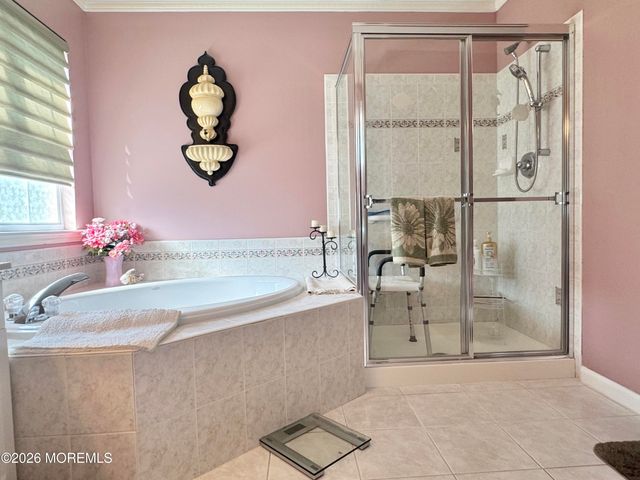18 Skyline Drive, Lakewood, NJ 08701