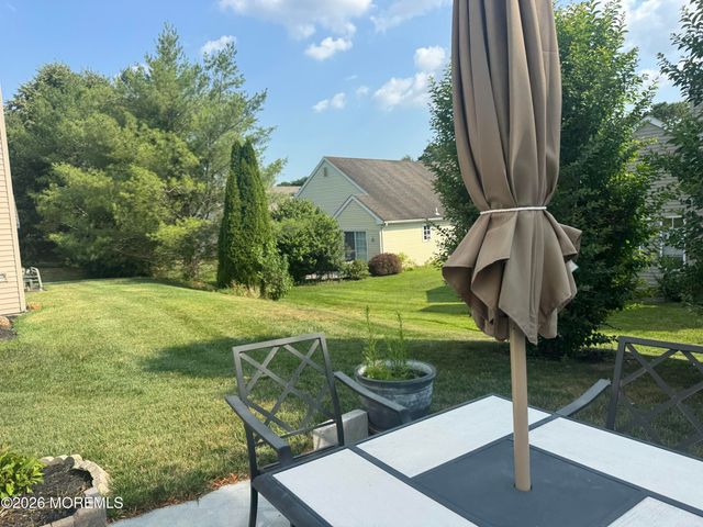 18 Skyline Drive, Lakewood, NJ 08701