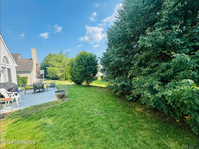 18 Skyline Drive, Lakewood, NJ 08701