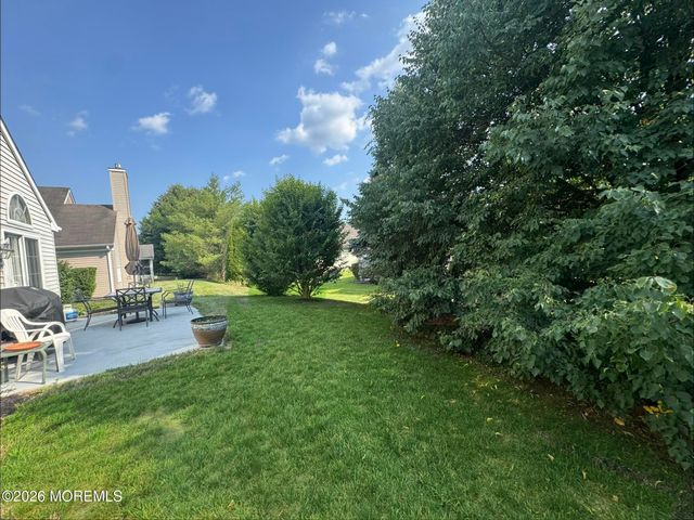 18 Skyline Drive, Lakewood, NJ 08701