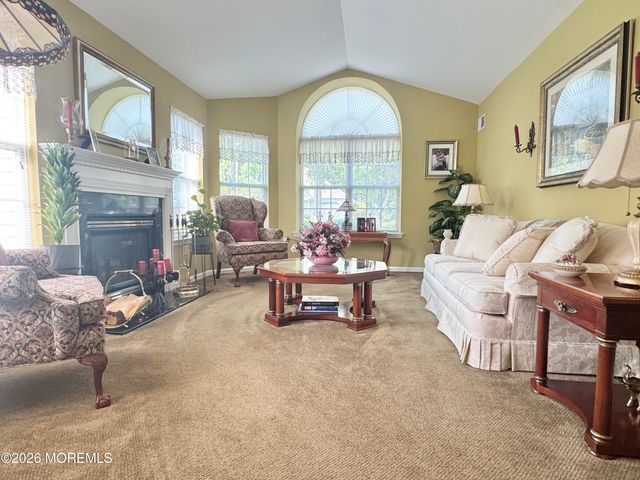 18 Skyline Drive, Lakewood, NJ 08701