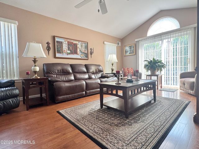 18 Skyline Drive, Lakewood, NJ 08701