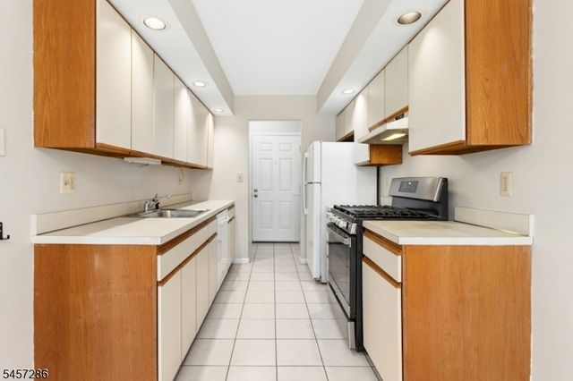 9 Sentinel Ct E, Chatham Twp., NJ 07928