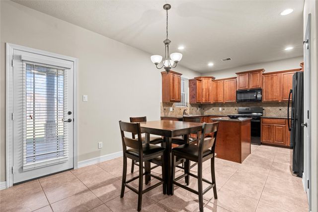9414 Trinidad Drive, Mont Belvieu, TX 77523