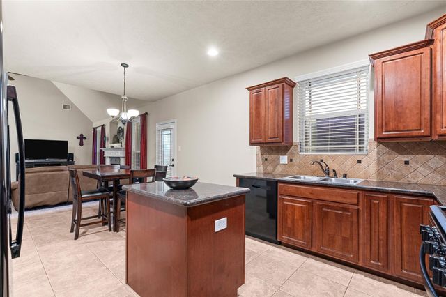 9414 Trinidad Drive, Mont Belvieu, TX 77523