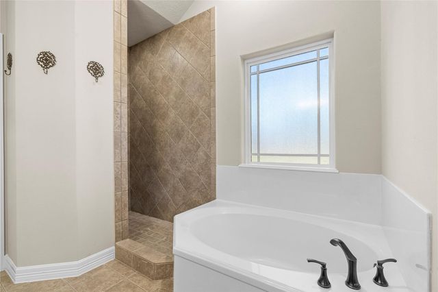 9414 Trinidad Drive, Mont Belvieu, TX 77523