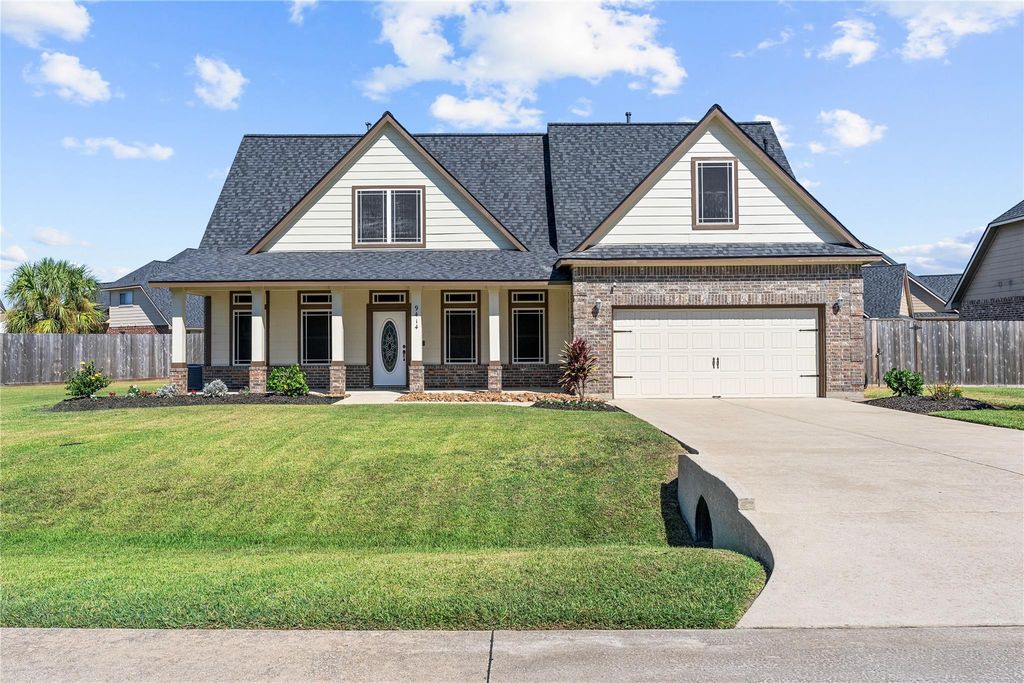 9414 Trinidad Drive, Mont Belvieu, TX 77523