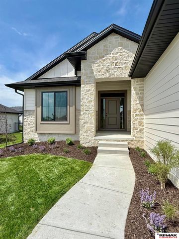 2125 S 95 Street, Lincoln, NE 68520