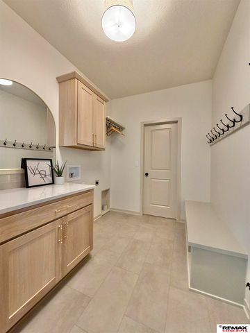 2125 S 95 Street, Lincoln, NE 68520