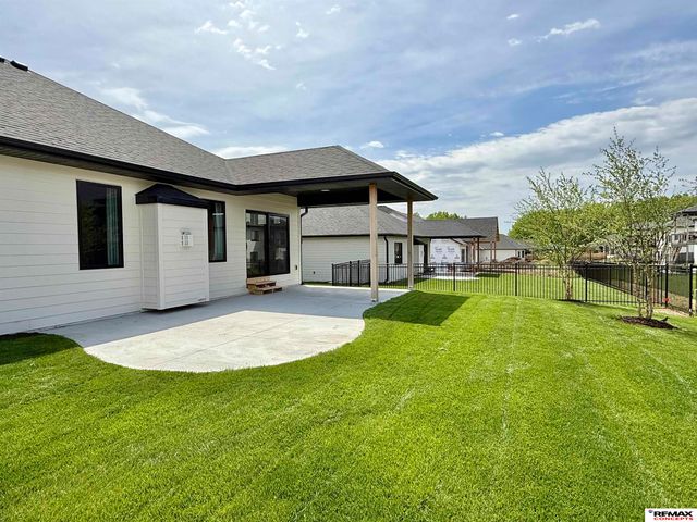 2125 S 95 Street, Lincoln, NE 68520