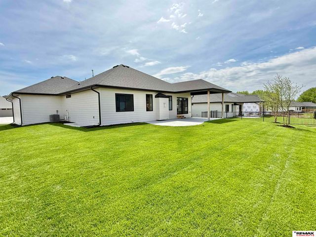 2125 S 95 Street, Lincoln, NE 68520