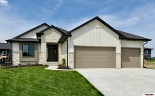 2125 S 95 Street, Lincoln, NE 68520
