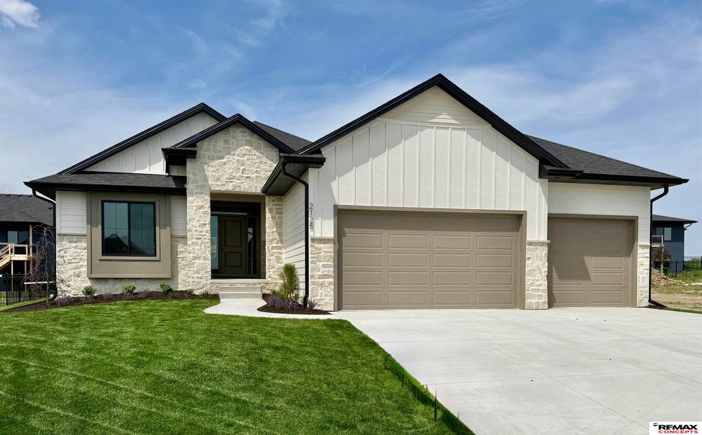 2125 S 95 Street, Lincoln, NE 68520