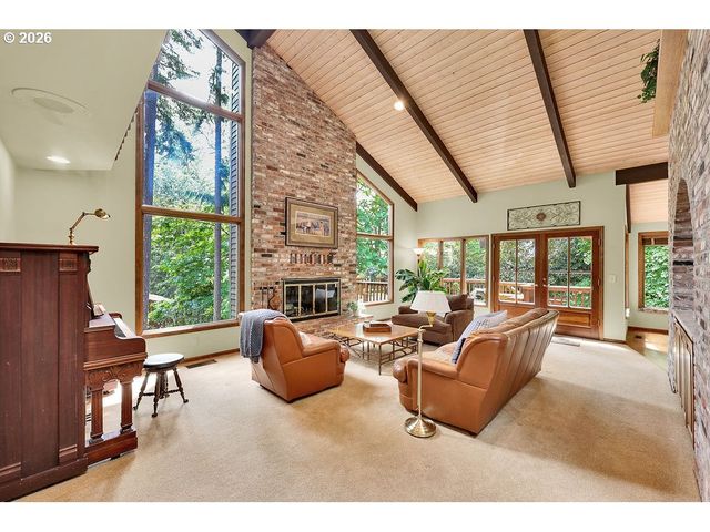 2677 GARFIELD St, Eugene, OR 97405