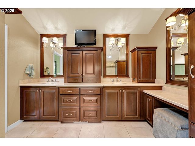 2677 GARFIELD St, Eugene, OR 97405