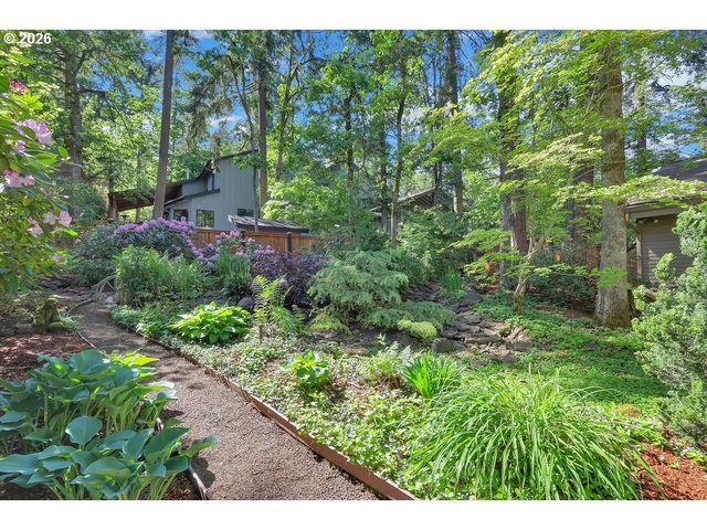 2677 GARFIELD St, Eugene, OR 97405