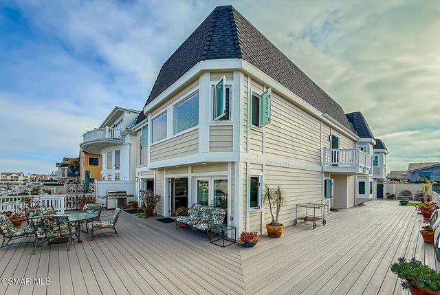 2014 Peninsula Road, Oxnard, CA 93035