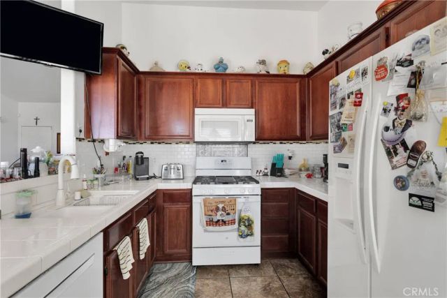 21156 Pinot Court, Apple Valley, CA 92308